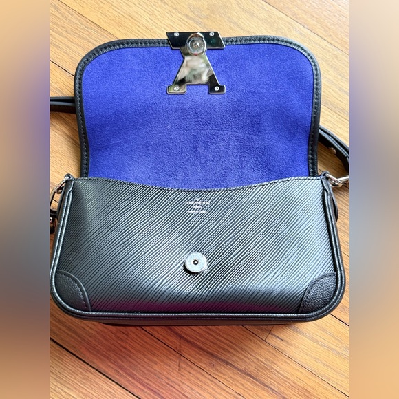 Louis Vuitton Black Shoulder Bag - Picture 5 of 10